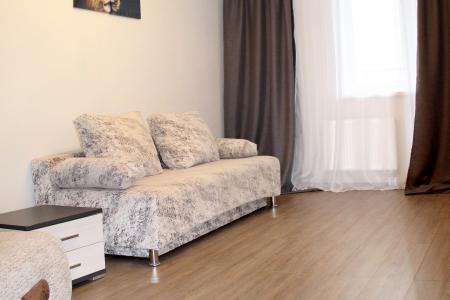 2х комнатная квартира посутчно