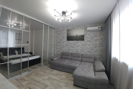 Однокомнатная новая квартира с хорошим ремонтом в новом доме.