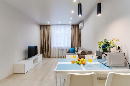 Центр, 2-к квартира, 54 м2, 6/24 эт.