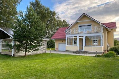 Дом возле лыжного комплекса на 12 гостей с баней и бильярдом