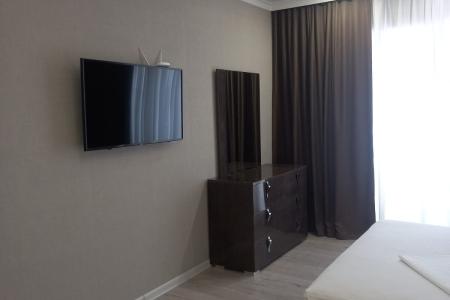 Три раздельные комнаты с видом на горы