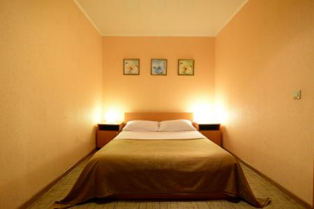 Двухкомнатная квартира в центре, рядом остановка