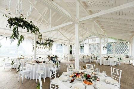 Сдаем в аренду коттедж с верандой и банкетным залом для торжеств!