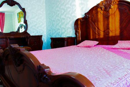 Трехкомнатная квартира возле ТРЦ " Кристалл"