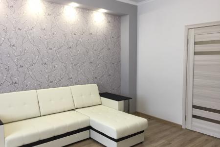 Двухкомнатная квартира в центре Ялты с парковкой для 2-х автомобилей