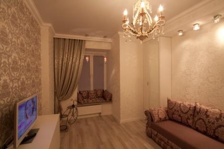 Дизайнерский ремонт.новая квартира с новой мебелью. Очень уютная и красивая.В 10 мин. от центра.