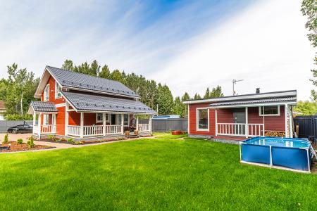 Коттедж с баней и летним бассейном рядом с Керро