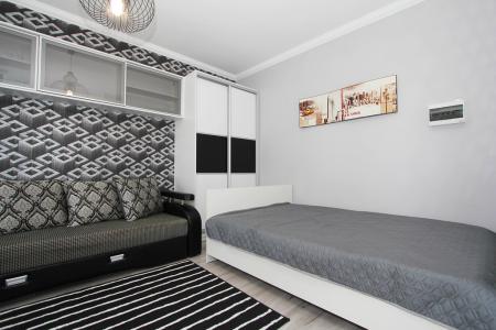 1 комнт.квартира - студия в новом, современном доме в самом центре города у парка Юность.