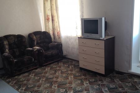 В шаговой доступности супермаркет и общественный транспорт, жд и автовокзал не далеко