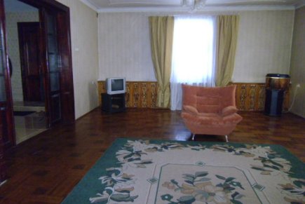 Сдам 3-х этажный коттедж в районе ул. Окружной