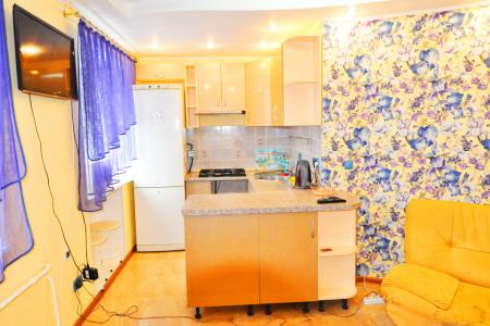 Трехкомнатная квартира на площади Ленина