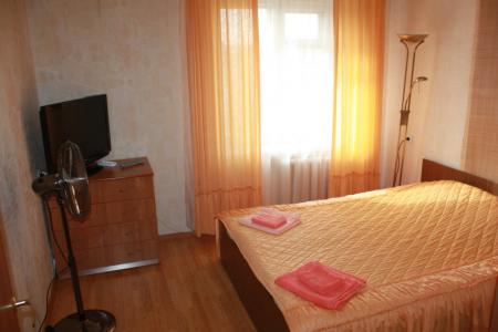 уютная, просторная  квартира с двумя спальнями в центре на берегу Онежского озера