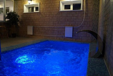 "Гейзер" Коттедж с бассейном и гидромассажем