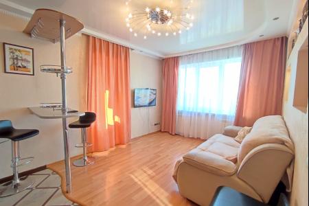 Уютная, светлая квартира с видом из окна на бухту Золотой рог