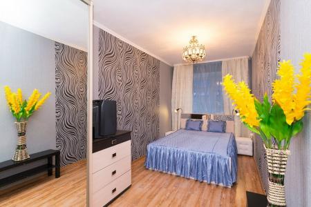 Двухкомнатная квартира Цент Алатырь,Гринвич,Пешеходник Вайнера станция метро площадь 1905 г.