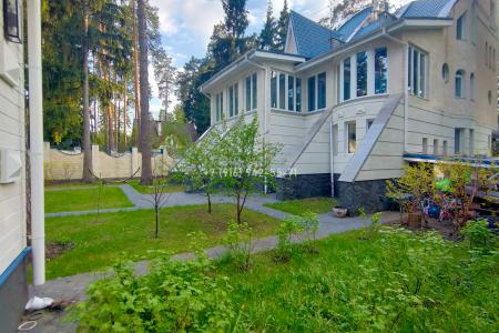 Коттедж 600 м² на участке 25 сот.