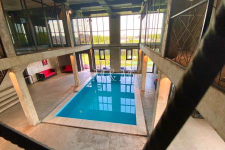 Сдаем современный коттедж в стиле LOFT, с огромным бассейном и 12 спальнями