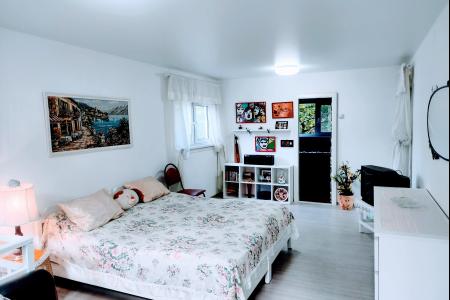 7к, Репина, 42б