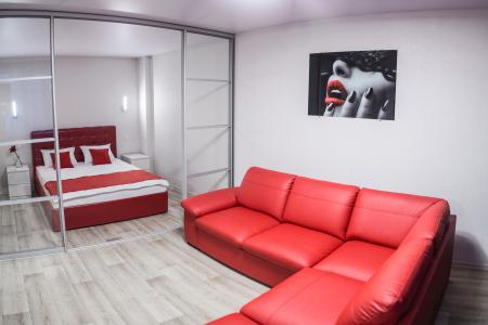 Новая квартира рядом с центром города с отличным ремонтом.