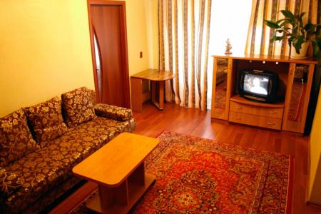 Двухкомнатная квартира возле Нефтегаза