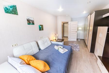 1 комнатная квартира Колычева 4