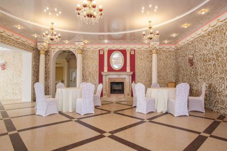 Новый коттедж в дворцовом стиле по Киевскому шоссе до 100 человек.