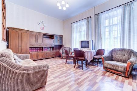 Двухкомнатная квартира на Невском пр., парковка в закрытом дворе. Московский вокзал