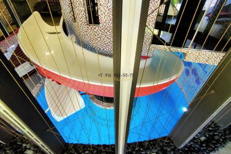 Свадебный особняк с водяными атракционами и игровым оборудованием.