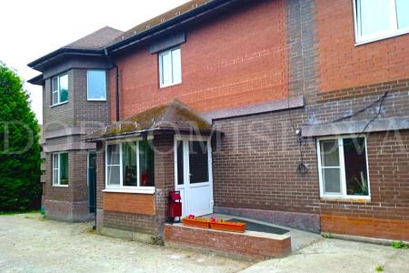 Загородный дом недалеко от Москвы в  большом лесном массиве с озером осквы