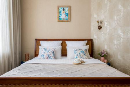 По соседству с Ленноном