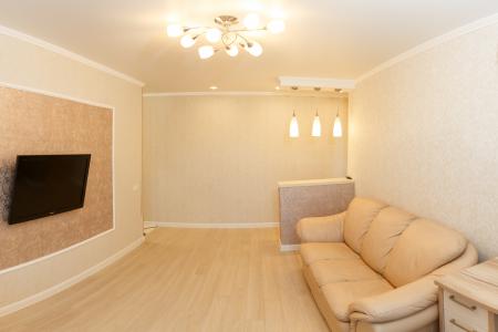 Отличная двухкомнатная квартира с евроремонтом в самом сердце города Кемерово.