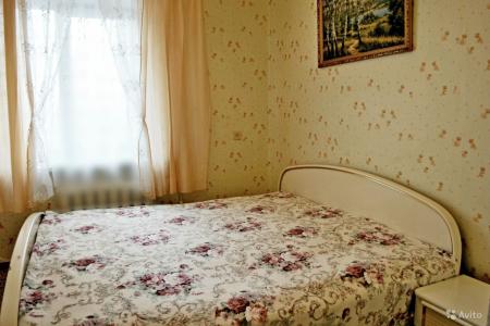 На любой срок 2-х комнатная, чистая и уютная квартира с лоджией и ванной в центре города