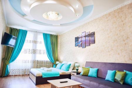 Просторная квартира с новым дизайнерским ремонтом в элитном районе рядом с парком.