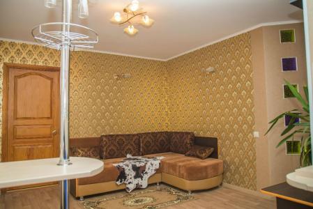 Трехкомнатная квартира возле кинотеатра ГАЛАКТИКА