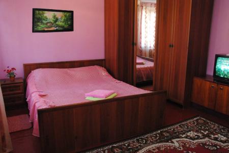 Эконом-вариант для приезжих...Тихое , уютное местечко для уединения.