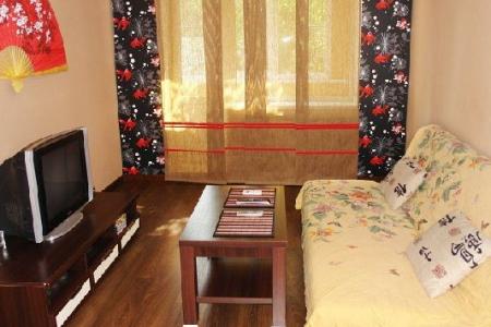 Однокомнатная квартира посуточно на ул. Короленко, рядом ТЦ Сити-Центр и речной вокзал