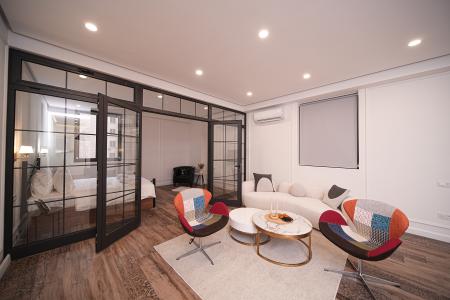 Люкс квартира с 2-мя спальнями рядом с Площадью Республики