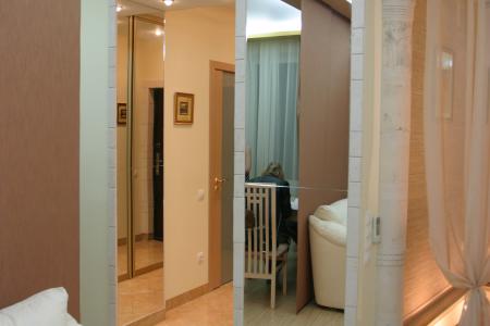 Дизайнерская квартира рядом с метро (7минут пешком)