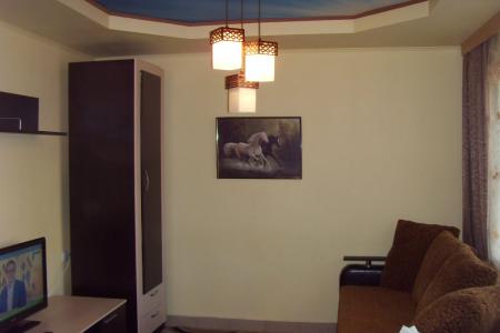 Двухкомнатная квартира в центре,рядом ж/д вокзал ,торг.зал Казармы, Цирк,клубы,рестораны.