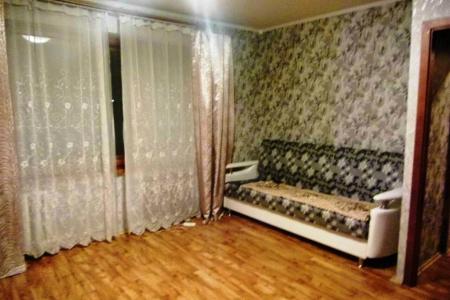 Для командировок однокомнатная квартира в отличном районе города Кемерово.