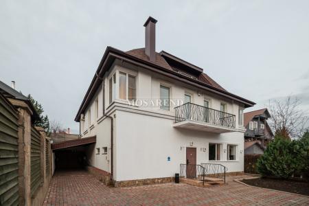 Коттедж площадью 450 м2 в посёлке Немчиновка