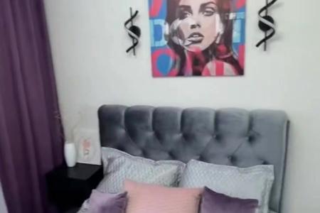 Вариант проживания — посуточно или по часам, от 400 рублей за час.